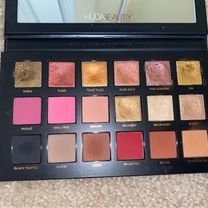 Huda beauty rose gold palette